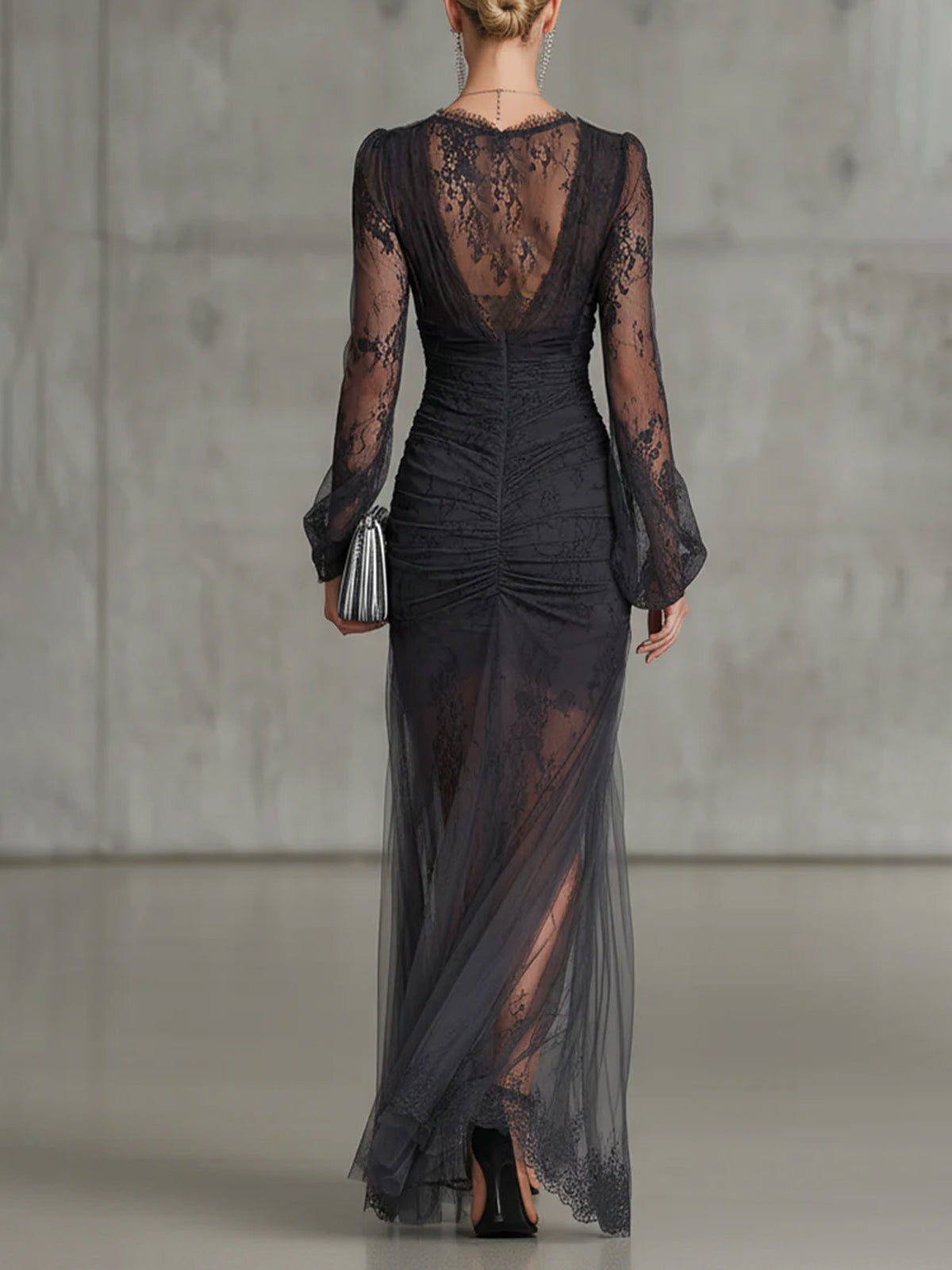 Vestido Maxi Negro de Encaje con Manga Larga y Abertura