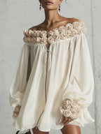 Vestido Mini Crema con Flores 3D y Hombros Descubiertos