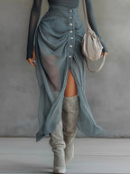 Conjunto Asimétrico Gris con Transparencias y Detalle Cut Out