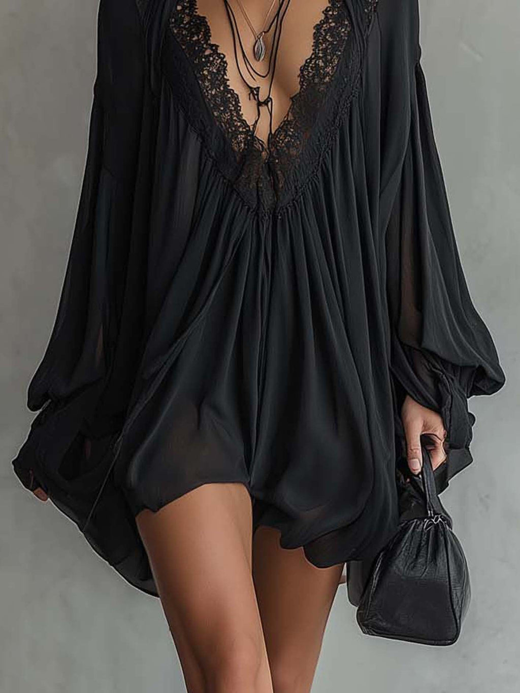 Vestido Mini Negro de Encaje con Espalda Abierta