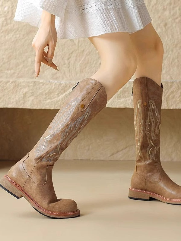 Botas Altas Marrones con Bordado y Cremallera Trasera