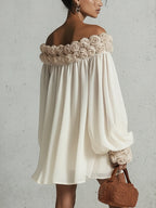 Vestido Mini Crema con Flores 3D y Hombros Descubiertos