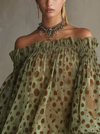 Vestido Mini Verde Oliva con Lunares y Hombros Descubiertos
