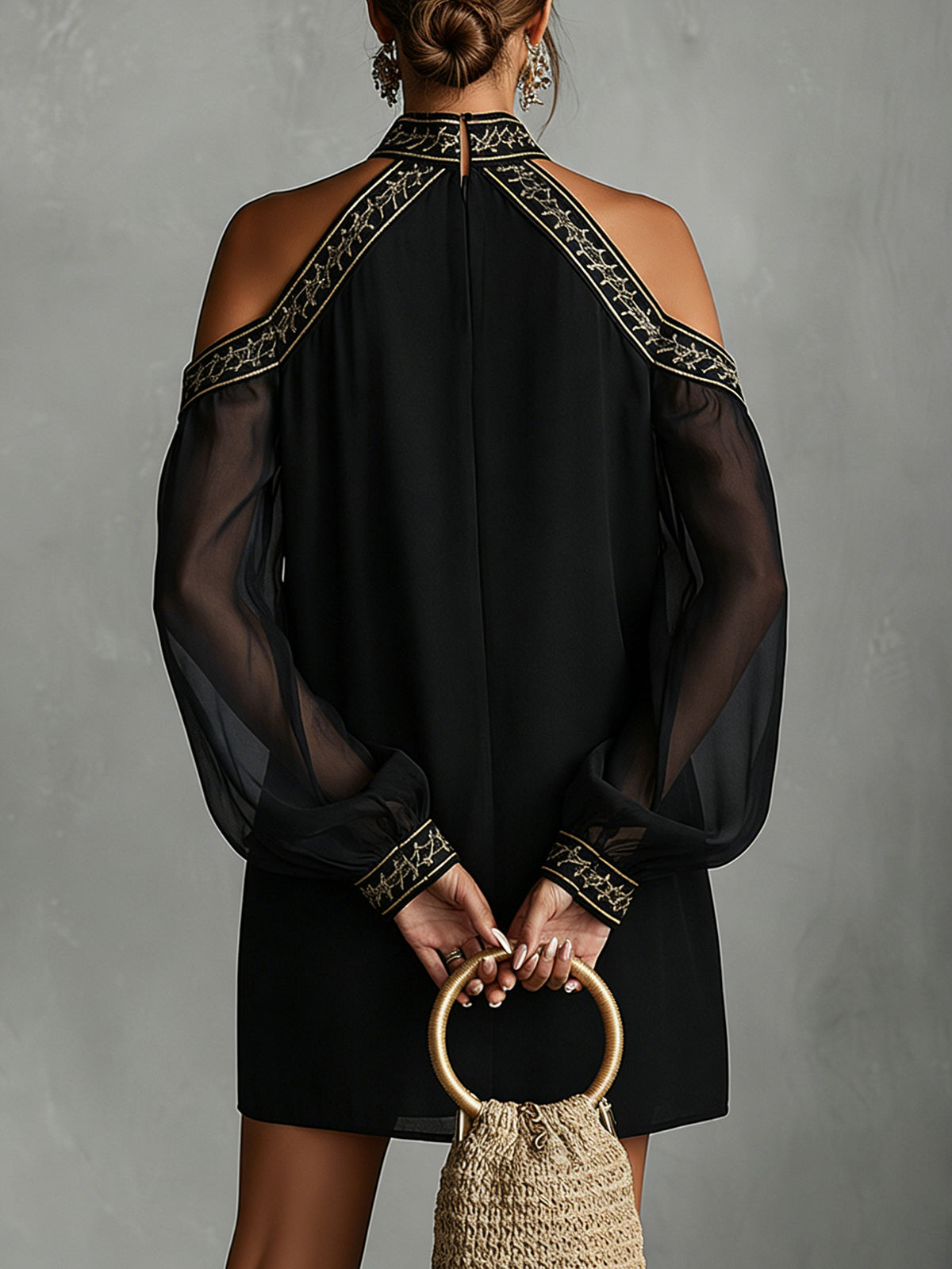 Vestido Mini con Hombros Descubiertos y Manga Larga de Chifón