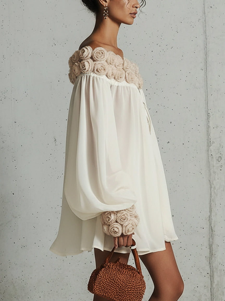 Vestido Mini Crema con Flores 3D y Hombros Descubiertos