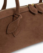 Bolso tote de piel de becerro de ante con doble cremallera y bandolera