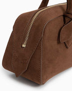 Bolso tote de piel de becerro de ante con doble cremallera y bandolera
