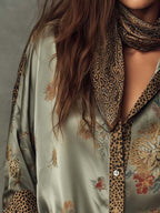 Camisa de Satén con Flores y Ribete de Leopardo