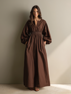 Vestido largo de algodón y lino marrón con escote en V y cintura elástica