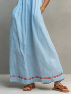 Vestido largo minimalista de rayas