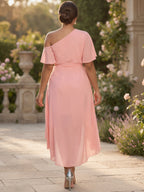 Asymmetrisches schulterfreies Maxikleid mit Rüschen aus Chiffon in Pink