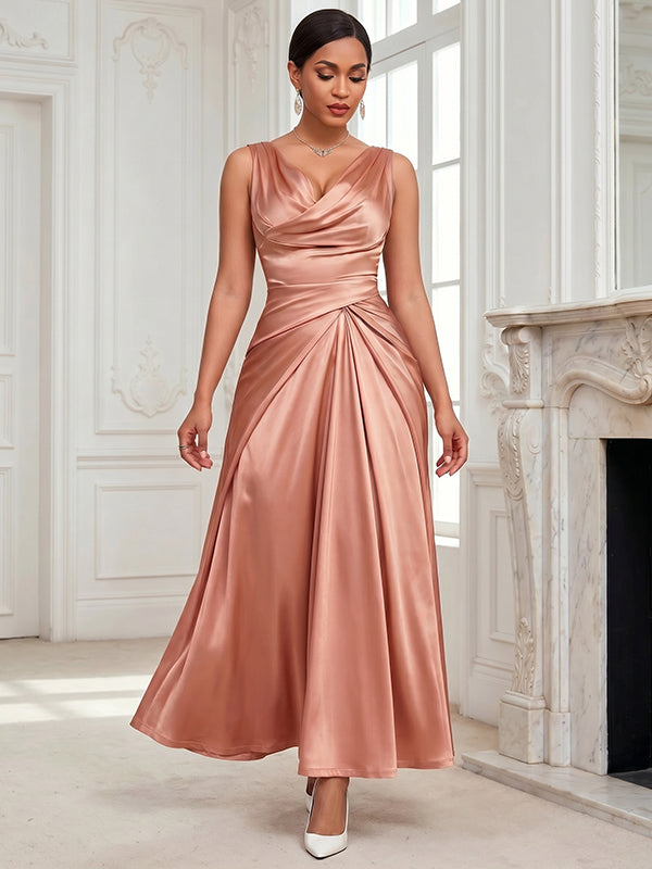 Maxikleid aus roter Bohnenpaste mit rosafarbenem Satinkragen und gedrehter Taille