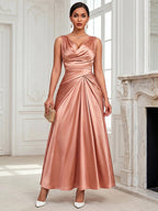 Maxikleid aus roter Bohnenpaste mit rosafarbenem Satinkragen und gedrehter Taille