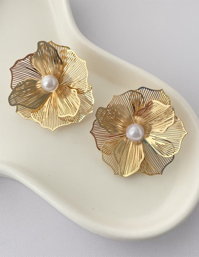 Gold Openwork Flower Earrings