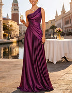 Maxikleid mit drapierten Schultern aus unifarbenem Satin