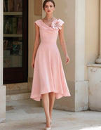 Einfarbiges Midikleid mit Wasserfallausschnitt und 3D-Blumenapplikationen