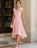 Einfarbiges Midikleid mit Wasserfallausschnitt und 3D-Blumenapplikationen