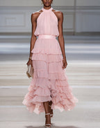 Abito lungo in chiffon rosa con design scollo a barchetta e balze a strati