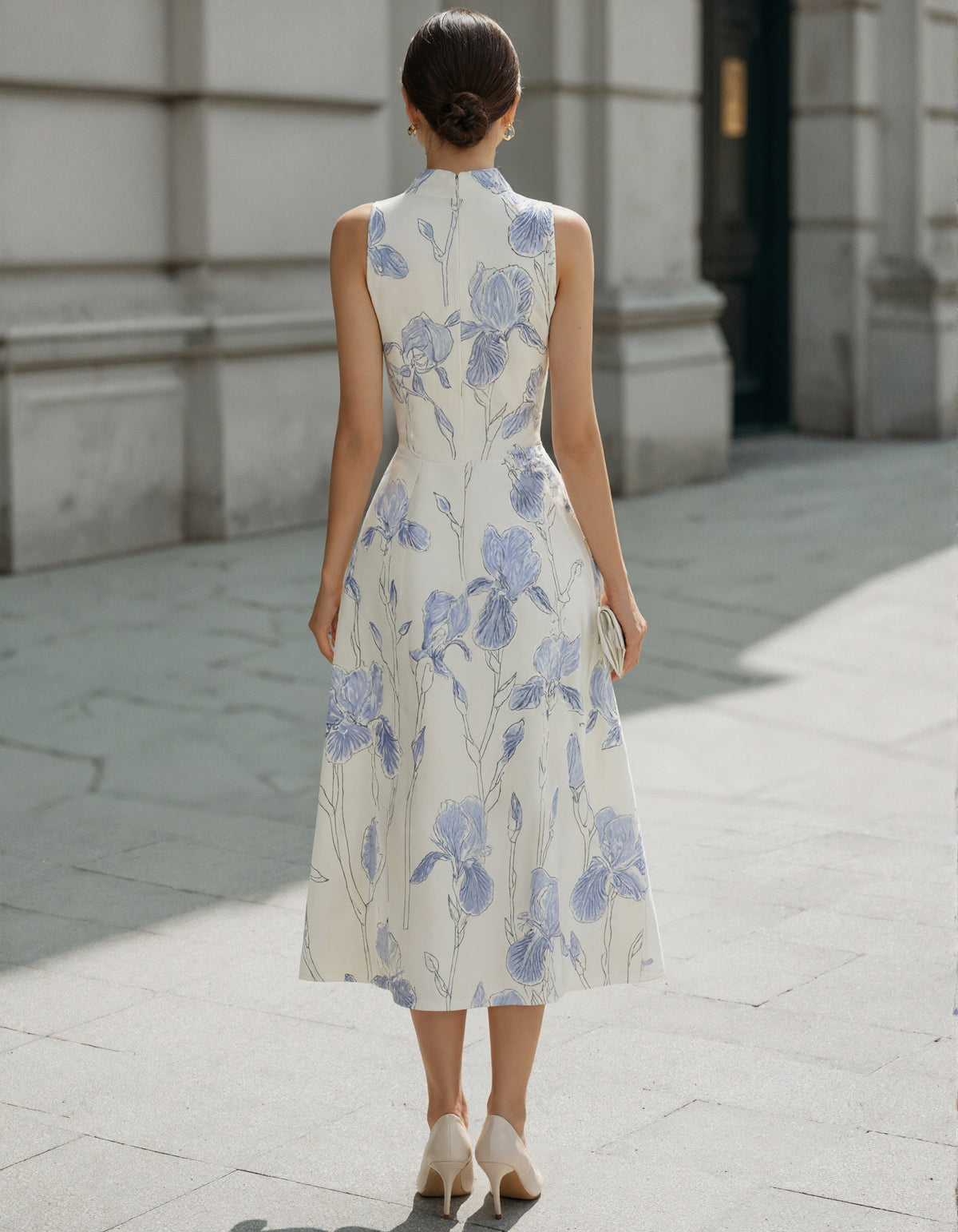 Robe midi sans manches couleur crème à imprimé iris
