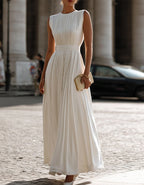 Robe longue blanche plissée sans manches