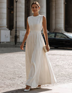 Robe longue blanche plissée sans manches