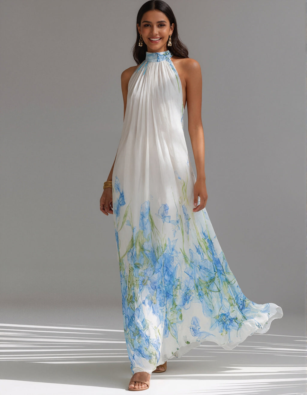 Robe longue en mousseline blanche à motif floral aquarelle bleu