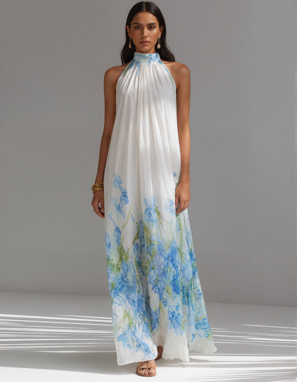 Robe longue en mousseline blanche à motif floral aquarelle bleu