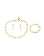 Perlmutt-Schmuckset bestehend aus Ohrringen, Halskette und Armband