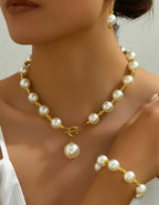 Perlmutt-Schmuckset bestehend aus Ohrringen, Halskette und Armband