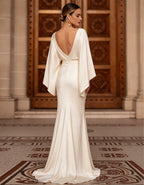 Robe longue en satin blanc à manches chauve-souris