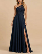 Abito lungo in chiffon con pizzo monospalla blu navy