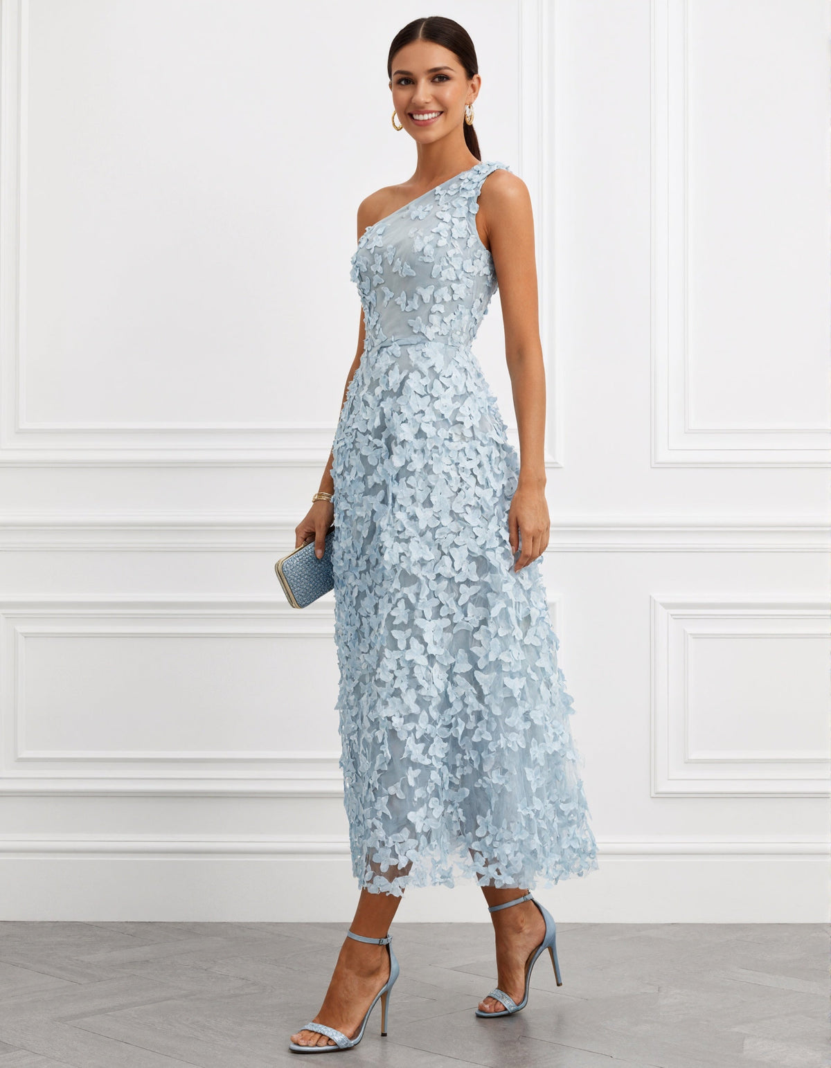 Hellblaues Maxi-Kleid mit 3D-Blumenapplikationen und Schultertasche