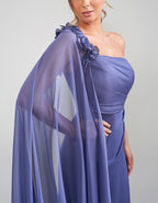 Robe longue drapée asymétrique en mousseline violette