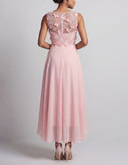 Midikleid aus Chiffon mit floraler Applikation, vorne kürzer und hinten länger geschnitten