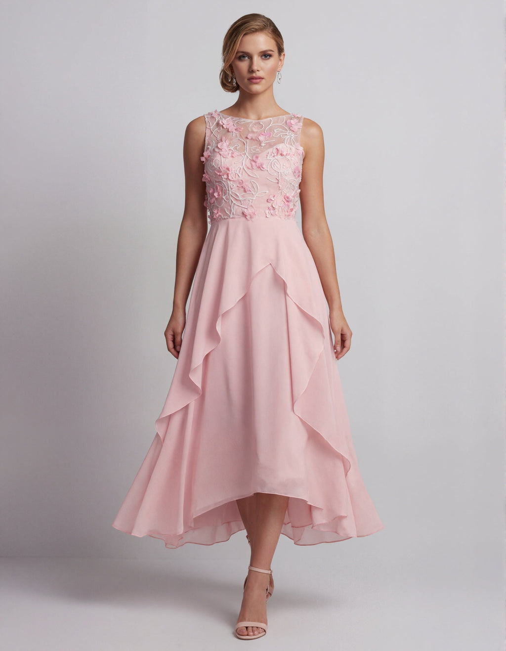 Midikleid aus Chiffon mit floraler Applikation, vorne kürzer und hinten länger geschnitten