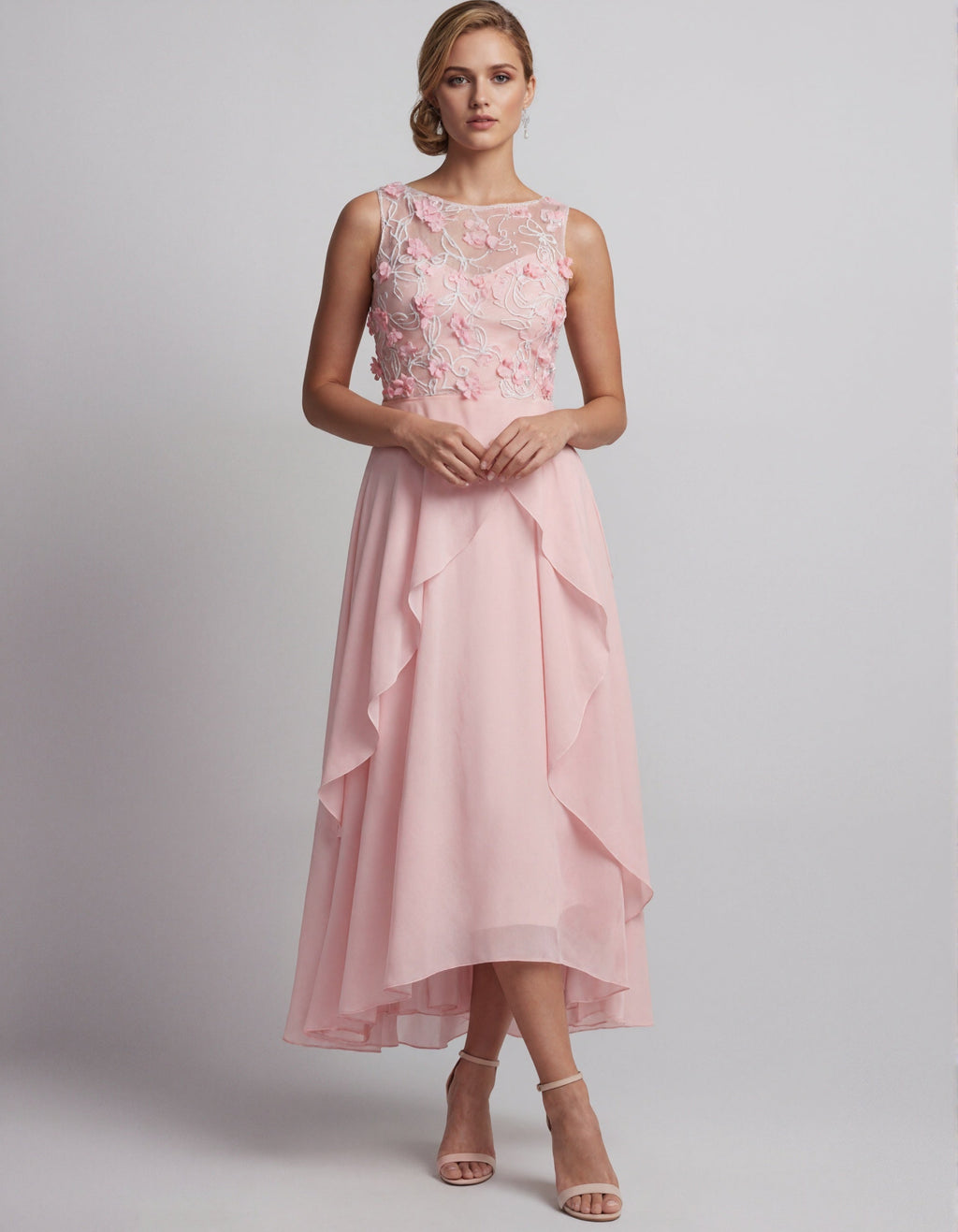 Midikleid aus Chiffon mit floraler Applikation, vorne kürzer und hinten länger geschnitten