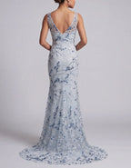 Hellblaues Maxikleid aus Tüll mit Pailletten-Blumenmuster