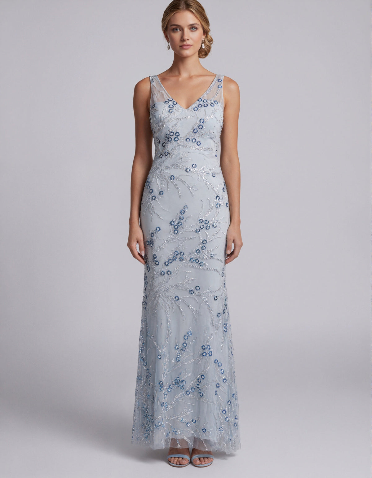 Hellblaues Maxikleid aus Tüll mit Pailletten-Blumenmuster