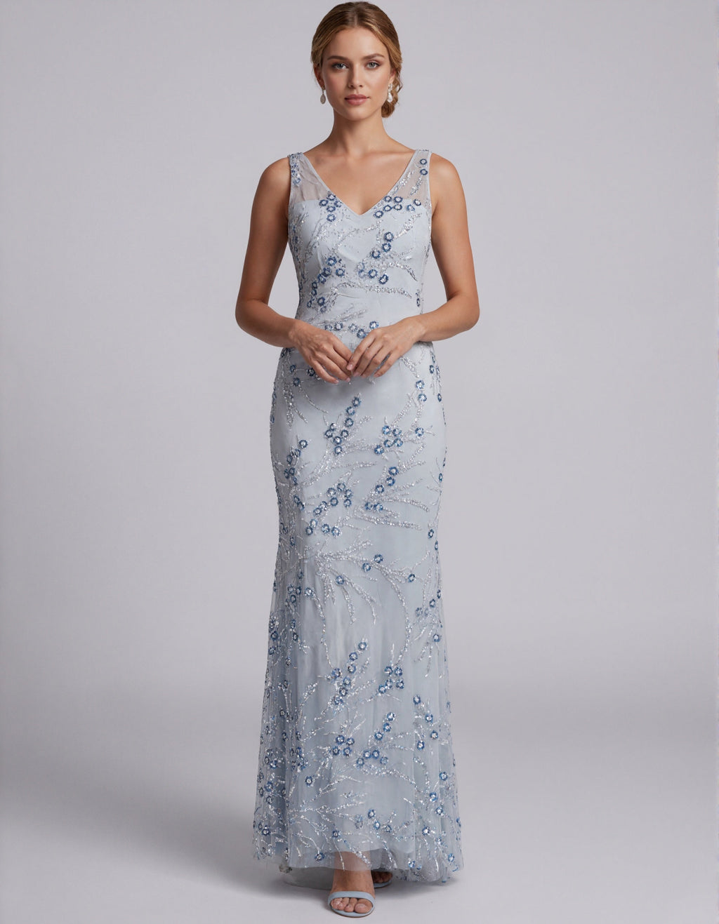 Hellblaues Maxikleid aus Tüll mit Pailletten-Blumenmuster