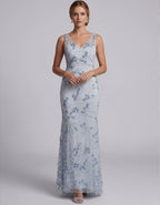 Hellblaues Maxikleid aus Tüll mit Pailletten-Blumenmuster