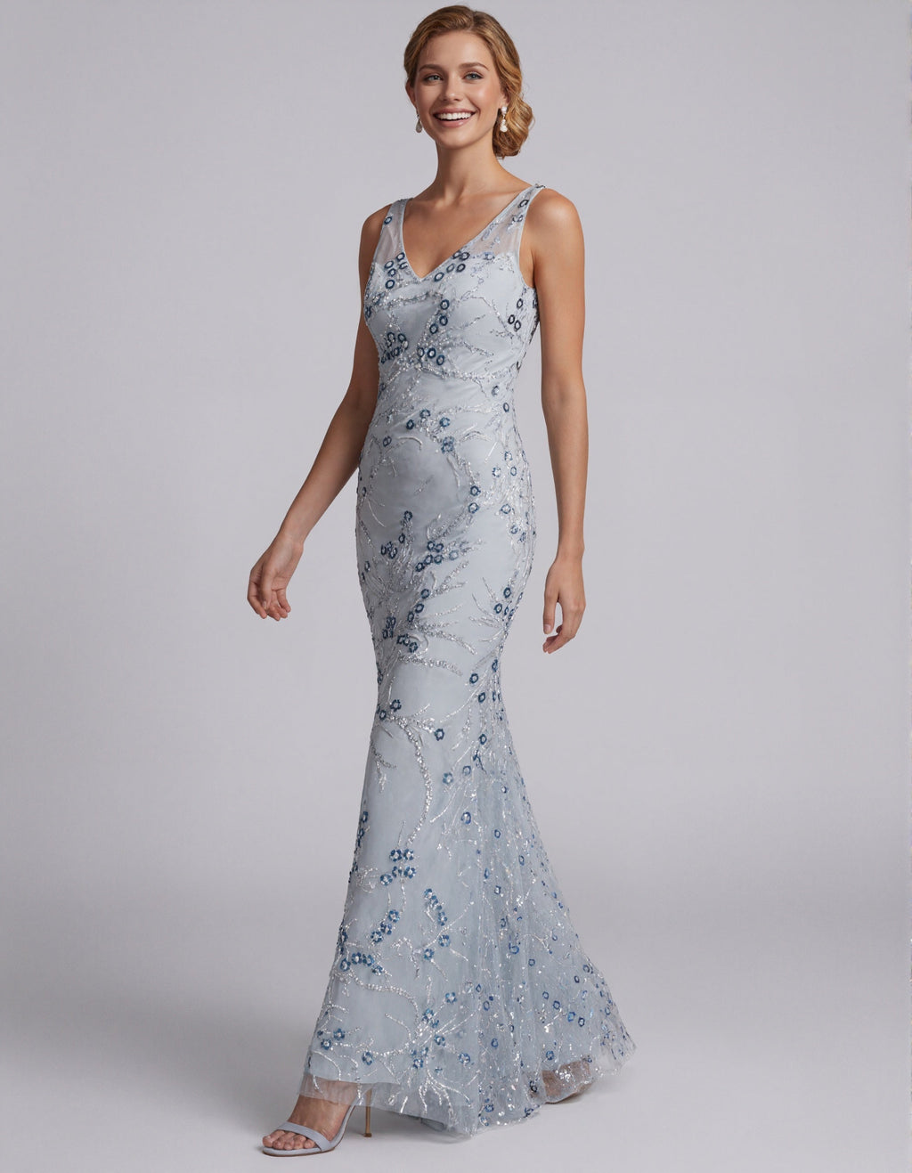 Hellblaues Maxikleid aus Tüll mit Pailletten-Blumenmuster