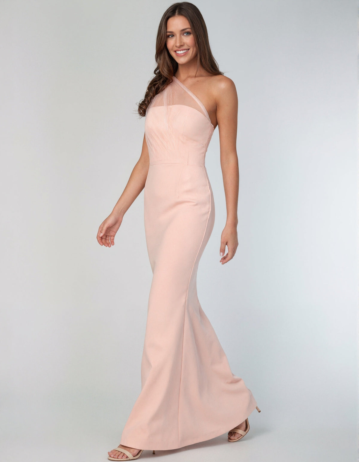 Vestido largo rosa de un hombro en tul