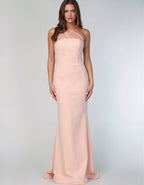 Vestido largo rosa de un hombro en tul