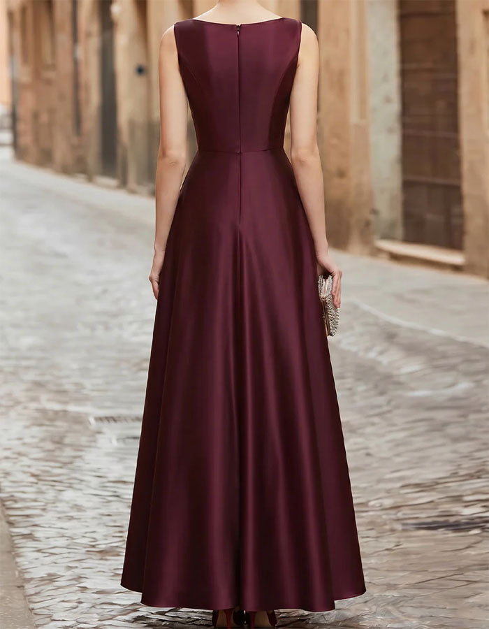 Burgunderrotes Tüll-Maxikleid mit Satin-Kragen