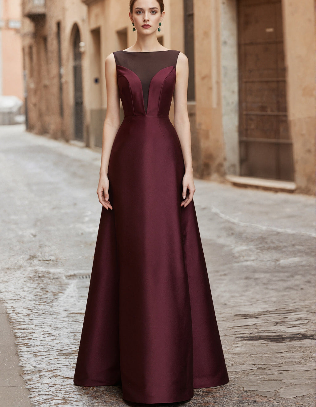 Burgunderrotes Tüll-Maxikleid mit Satin-Kragen