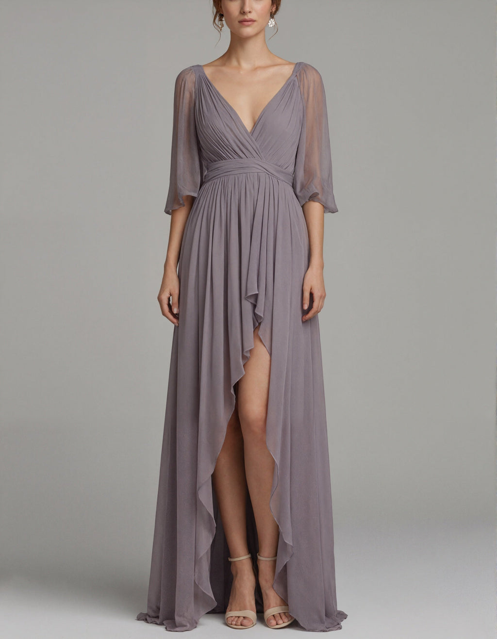 Abito lungo con scollo a V in chiffon viola grigiastro, maniche in tulle e orlo asimmetrico