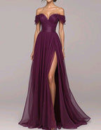 Pflaumenfarbenes schulterfreies Chiffon-Maxikleid mit Herzausschnitt