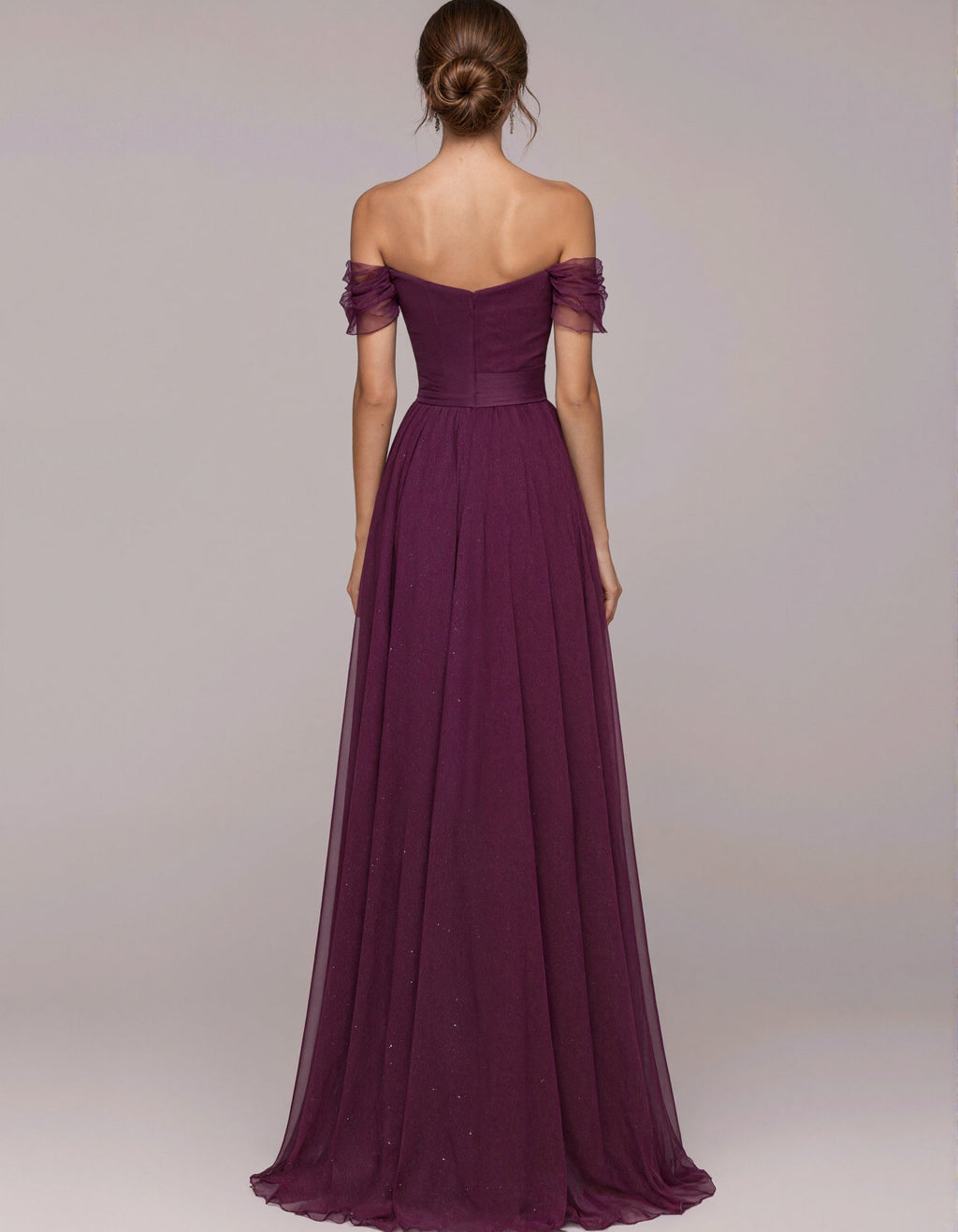 Pflaumenfarbenes schulterfreies Chiffon-Maxikleid mit Herzausschnitt