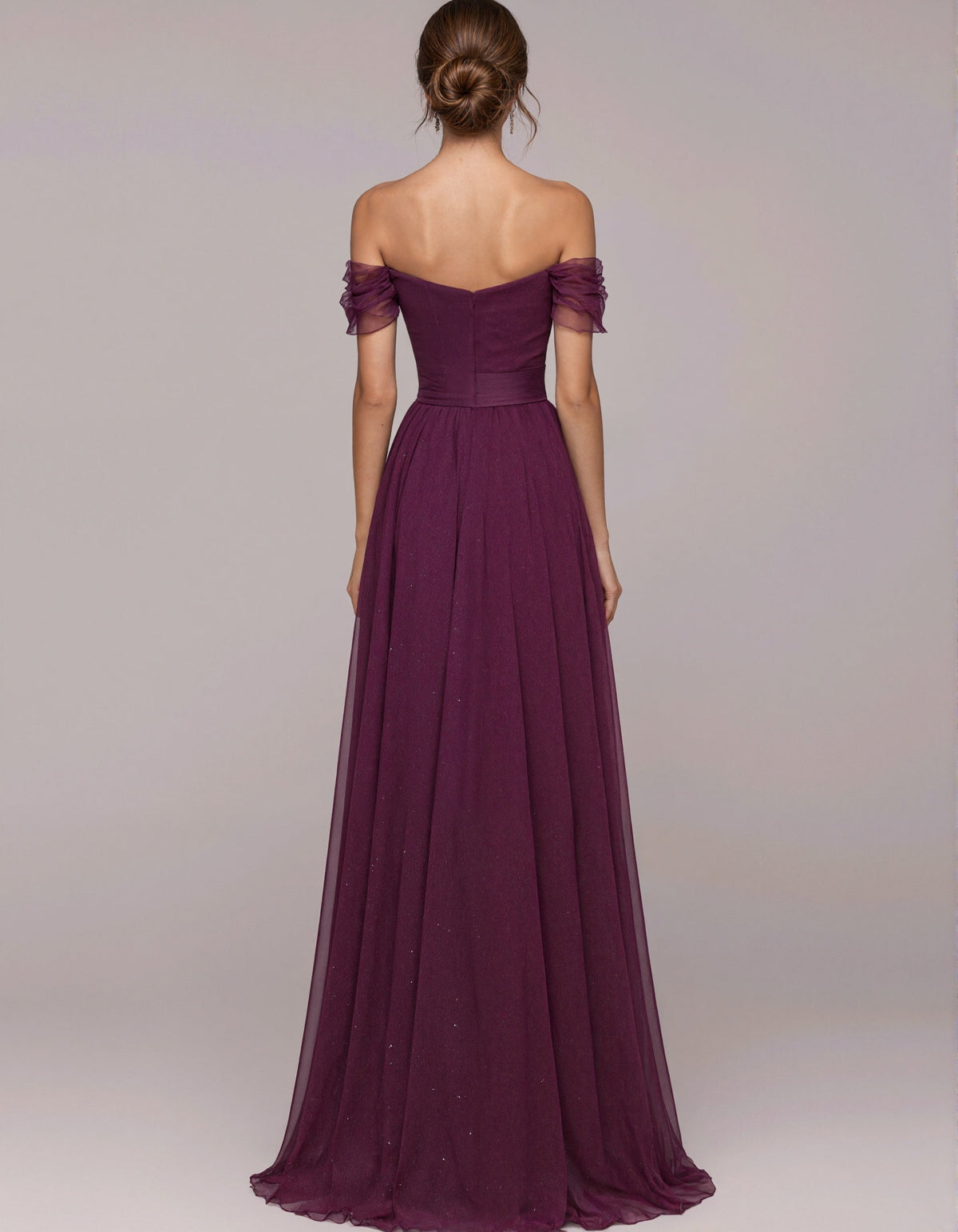 Pflaumenfarbenes schulterfreies Chiffon-Maxikleid mit Herzausschnitt