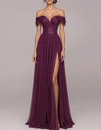 Pflaumenfarbenes schulterfreies Chiffon-Maxikleid mit Herzausschnitt